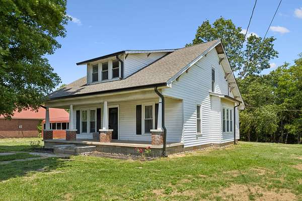 106 Acres of Land with Home for Lease in Ashland City, Tennessee