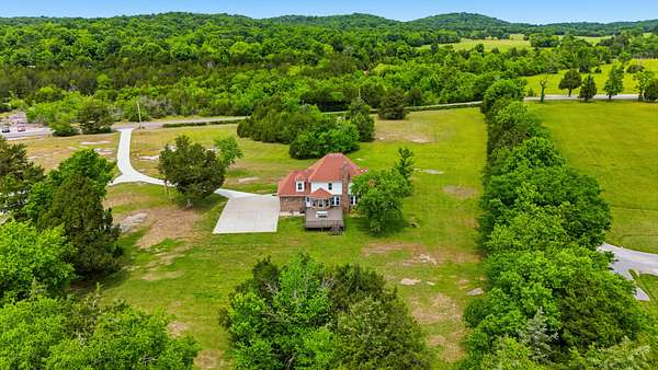 22 Acres of Land with Home for Sale in Milton, Tennessee
