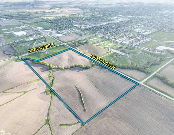 60 Acres of Agricultural & Residential Land for Sale in Newton, Iowa