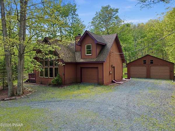 1.5 Acres of Land with Home for Sale in Canadensis, Pennsylvania