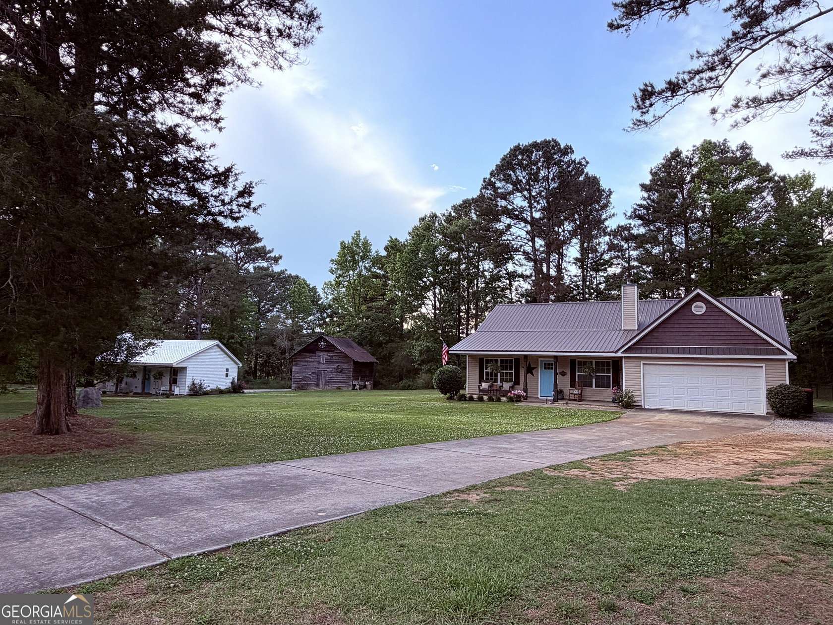 2.5 Acres of Land with Home for Sale in Concord, Georgia