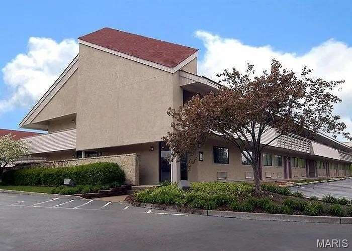 2.39 Acres of Improved Residential Land for Sale in Bridgeton, Missouri