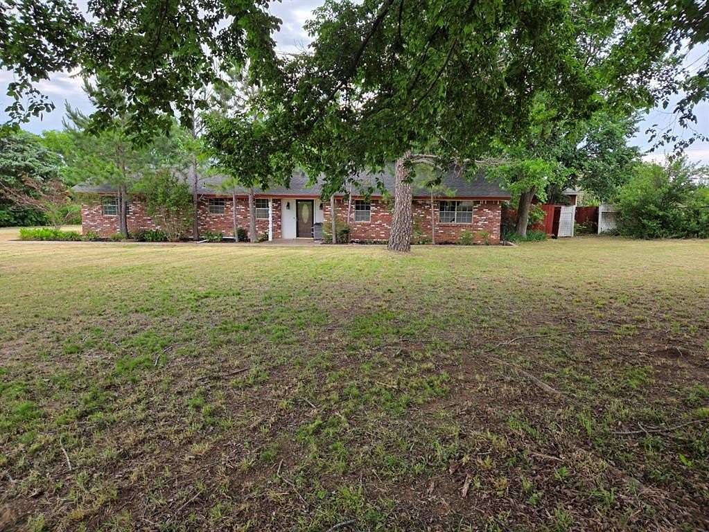 40 Acres of Land with Home for Sale in Elmore City, Oklahoma