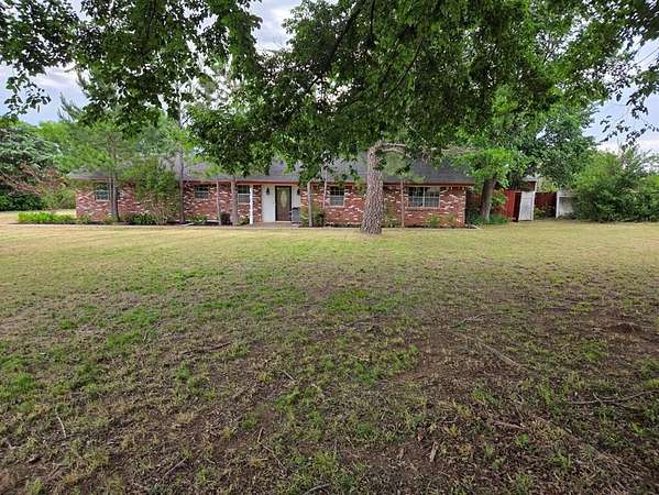 40 Acres of Land with Home for Sale in Elmore City, Oklahoma