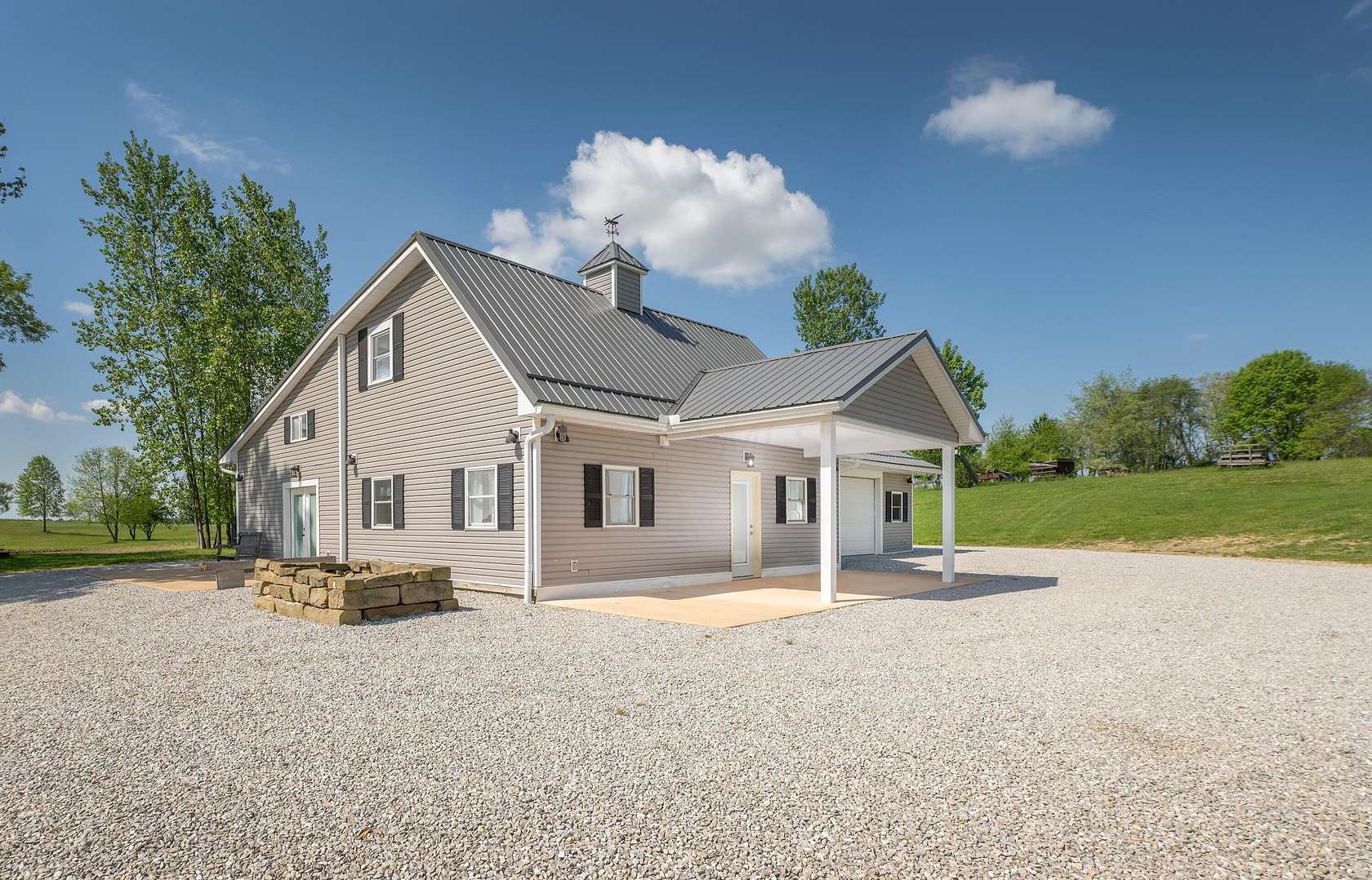 19.3 Acres of Recreational Land with Home for Sale in Mount Vernon, Ohio