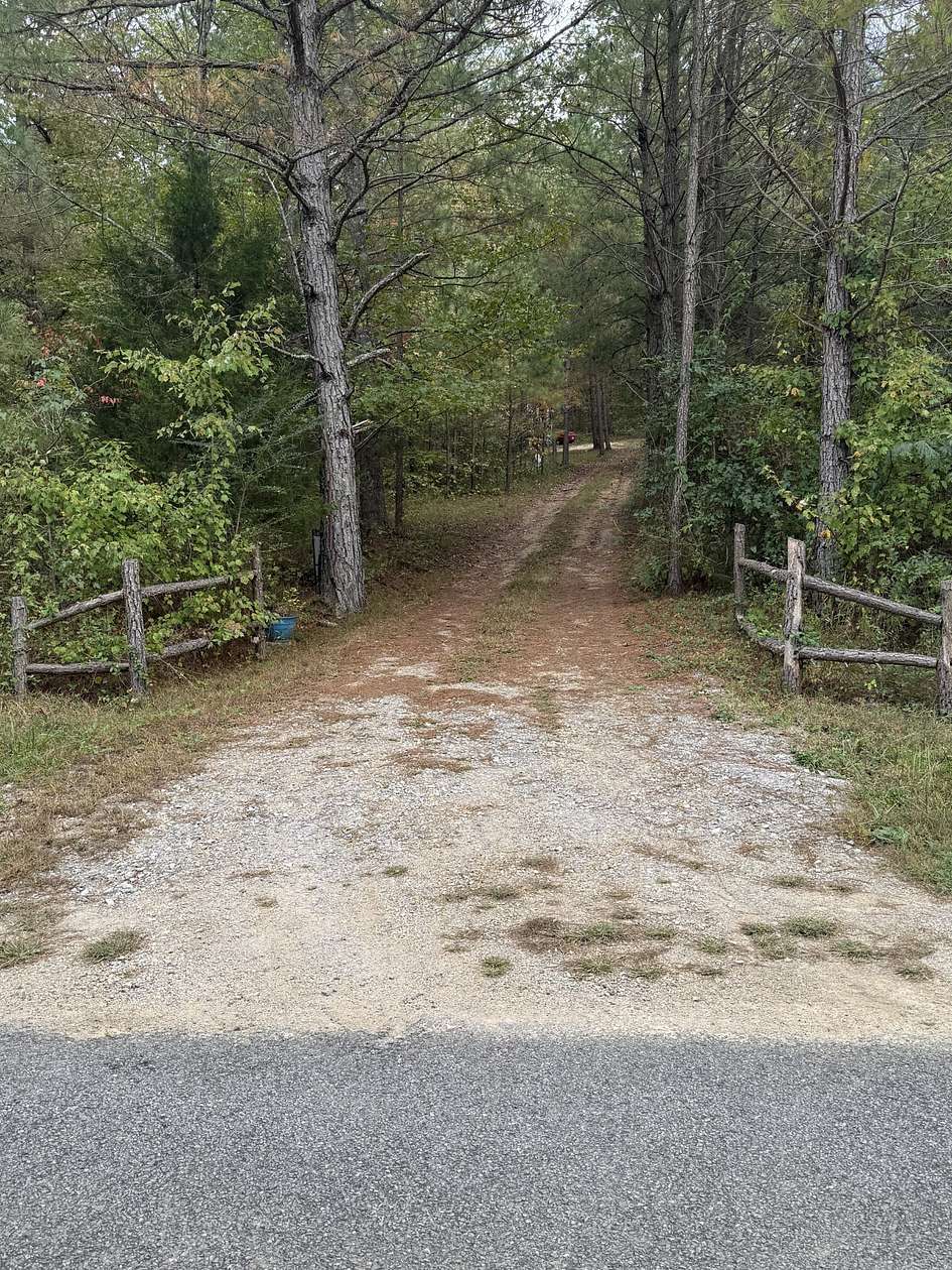 16.9 Acres of Recreational & Residential Land for Sale in Lawrenceburg, Tennessee