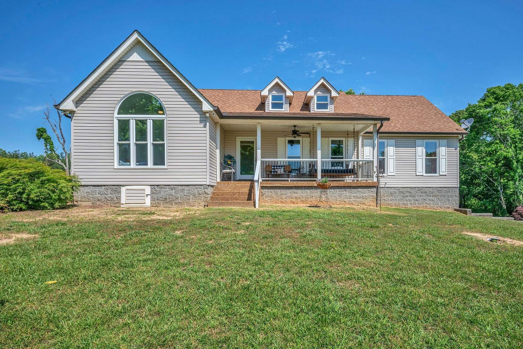 14 Acres of Land with Home for Sale in Bon Aqua, Tennessee