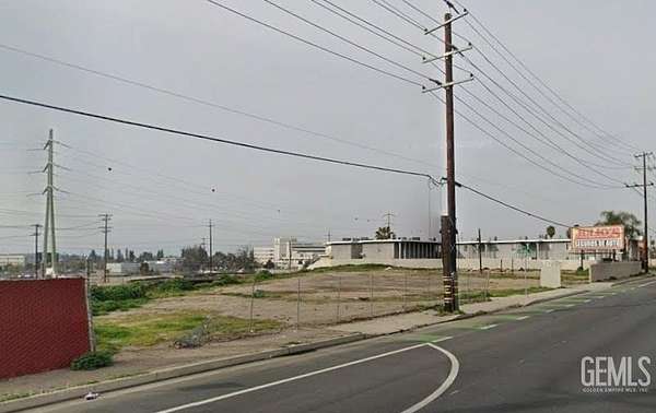 0.69 Acres of Commercial Land for Sale in Bakersfield, California