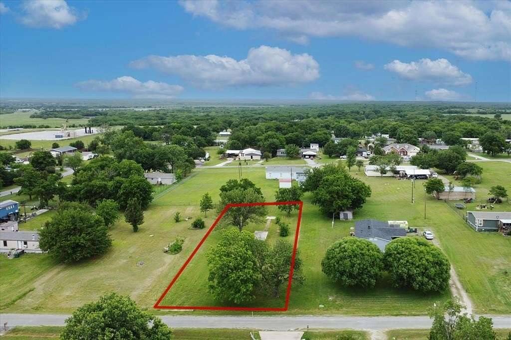 0.5 Acres of Land for Sale in Southmayd, Texas