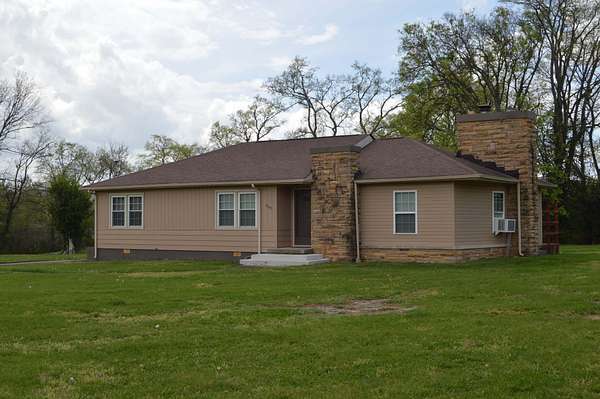1.89 Acres of Land with Home for Auction in Bell Buckle, Tennessee