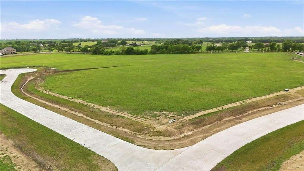 1 Acre of Residential Land for Sale in Oak Leaf, Texas