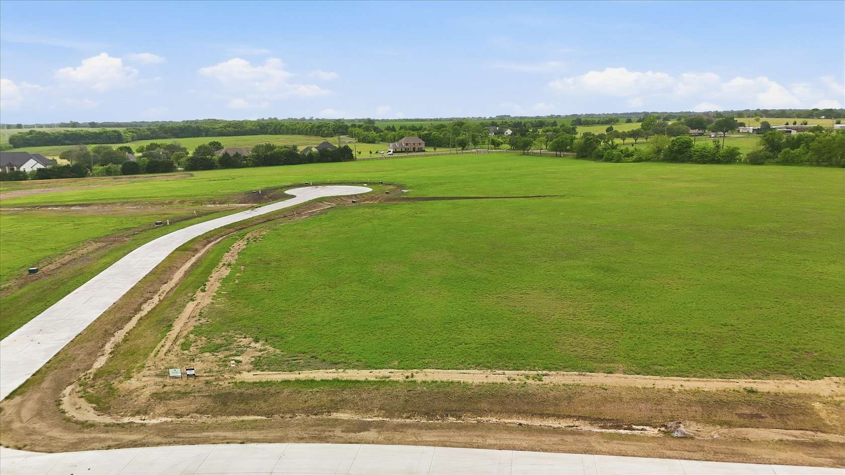 1 Acre of Residential Land for Sale in Oak Leaf, Texas