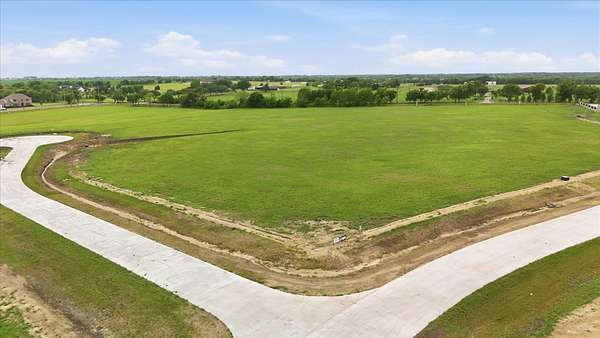 1 Acre of Residential Land for Sale in Oak Leaf, Texas