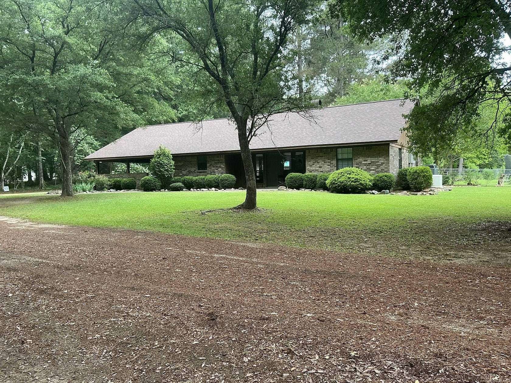 10.9 Acres of Land with Home for Sale in Crossett, Arkansas