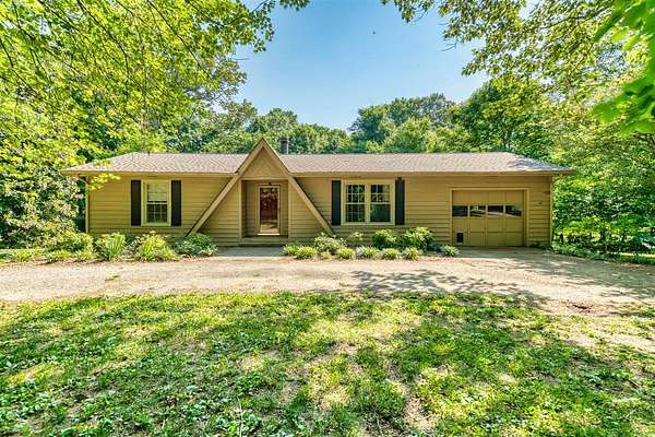 1.5 Acres of Land with Home for Sale in Elkton, Kentucky