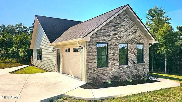 2 Acres of Land with Home for Sale in Huntsville, Tennessee