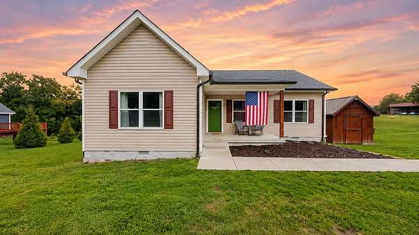1.6 Acres of Land with Home for Sale in Charlotte, Tennessee
