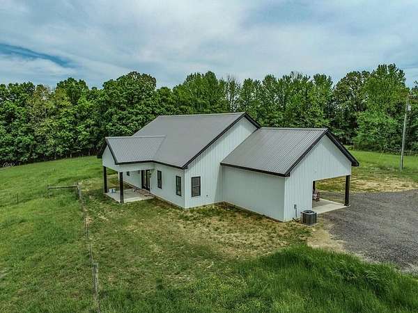 118 Acres of Land with Home for Sale in Courtland, Mississippi
