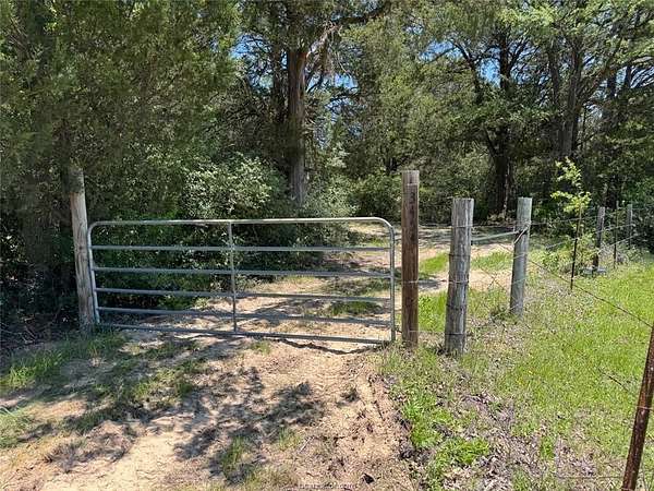 19.6 Acres of Recreational & Residential Land for Sale in Marquez, Texas