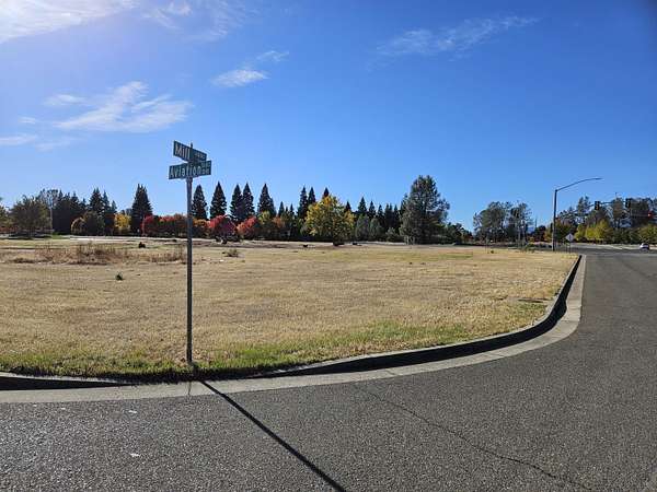 1.42 Acres of Mixed-Use Land for Sale in Redding, California