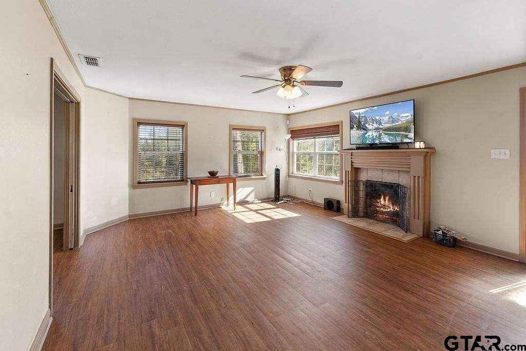 1.5 Acres of Land with Home for Sale in Jacksonville, Texas