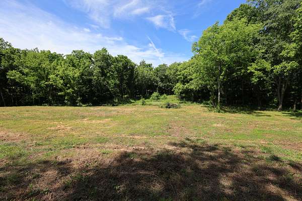 5 Acres of Residential Land for Sale in Chapmansboro, Tennessee