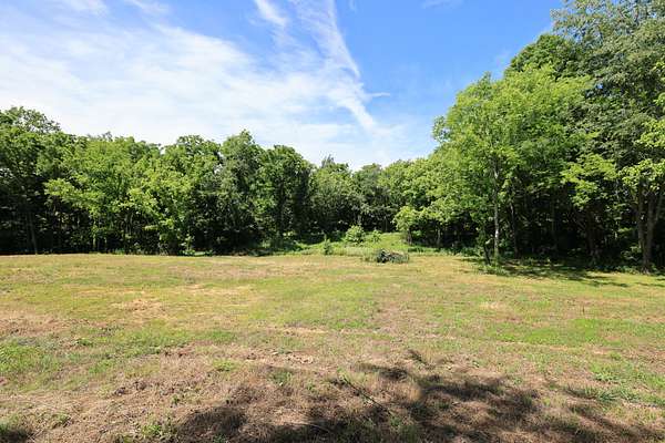5 Acres of Residential Land for Sale in Chapmansboro, Tennessee