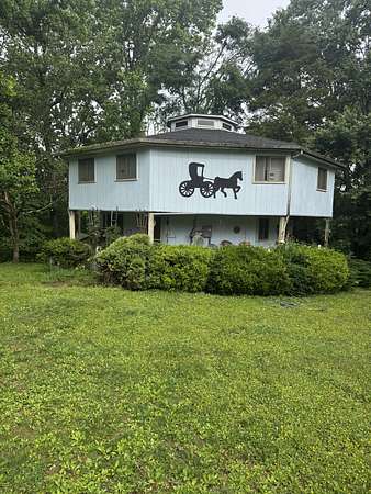 3.5 Acres of Land with Home for Sale in Lafayette, Tennessee