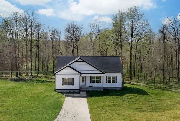 5 Acres of Land with Home for Sale in Charlotte, Tennessee