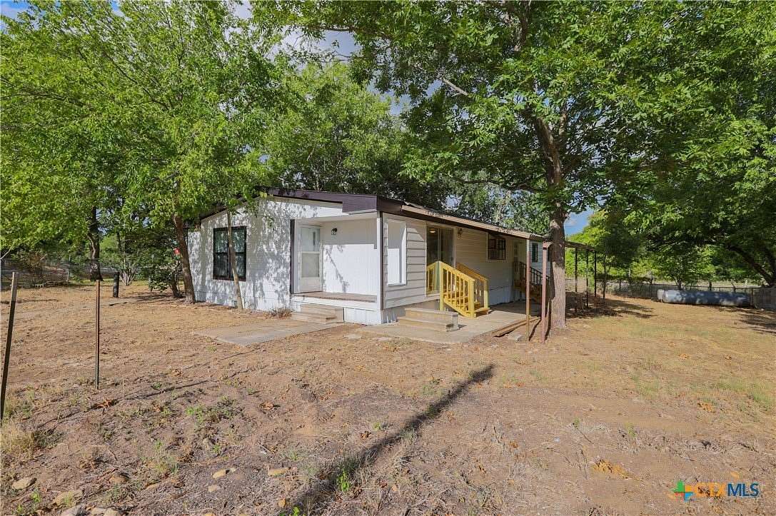 3.79 Acres of Improved Mixed-Use Land for Sale in Luling, Texas