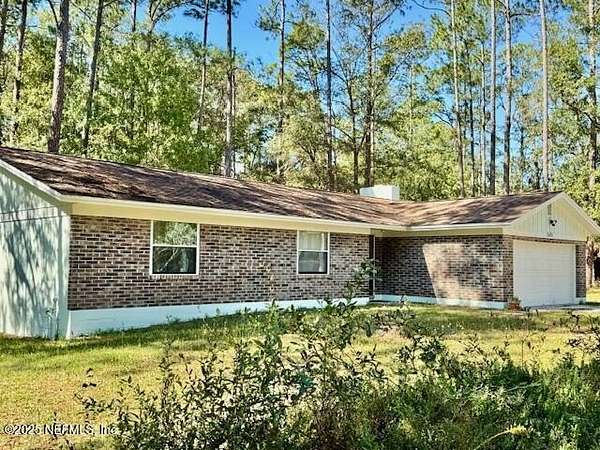2.75 Acres of Land with Home for Lease in Middleburg, Florida