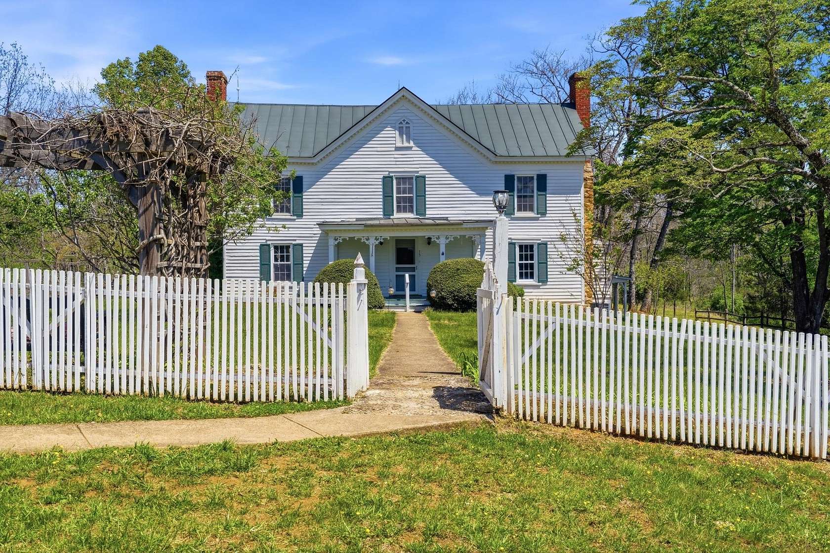 197 Acres of Agricultural Land with Home for Sale in Sperryville, Virginia