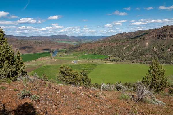 406 Acres of Agricultural Land with Home for Sale in Kimberly, Oregon