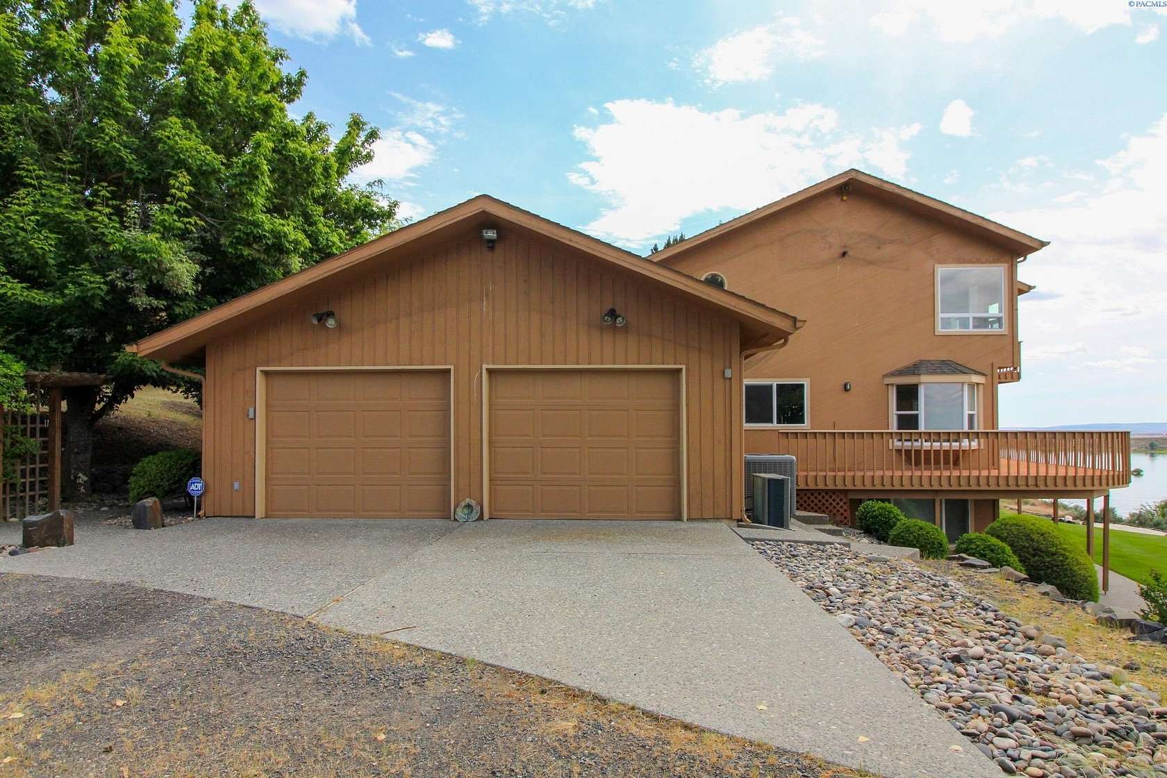 7.47 Acres of Land with Home for Lease in Pasco, Washington