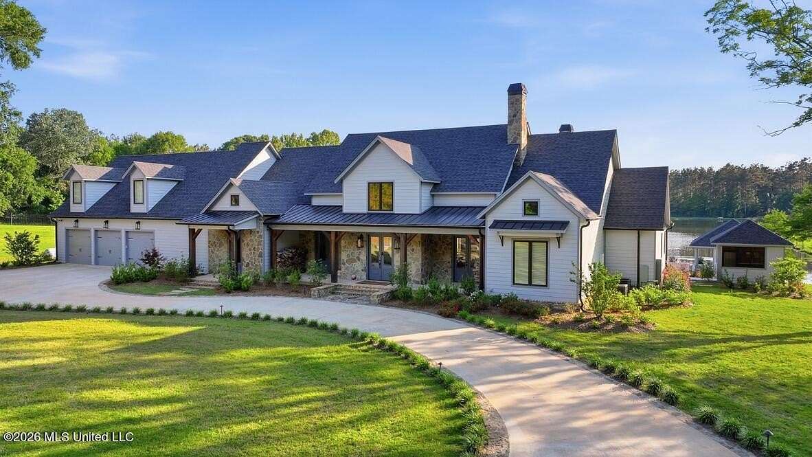 388 Acres of Land with Home for Sale in Bentonia, Mississippi