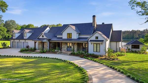 388 Acres of Land with Home for Sale in Bentonia, Mississippi
