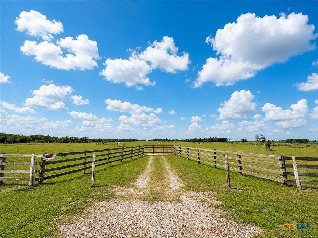 16 Acres of Land for Sale in Victoria, Texas
