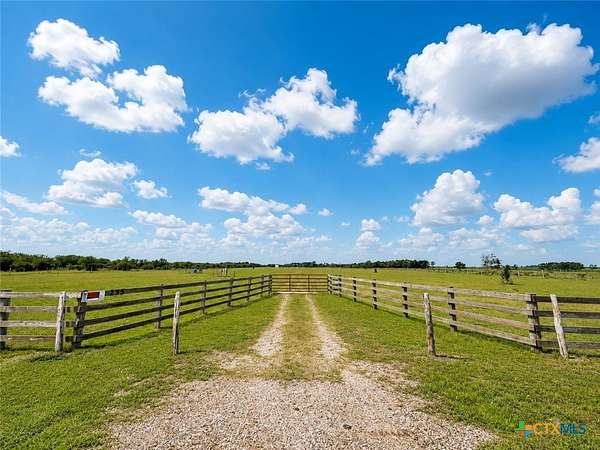 16 Acres of Land for Sale in Victoria, Texas