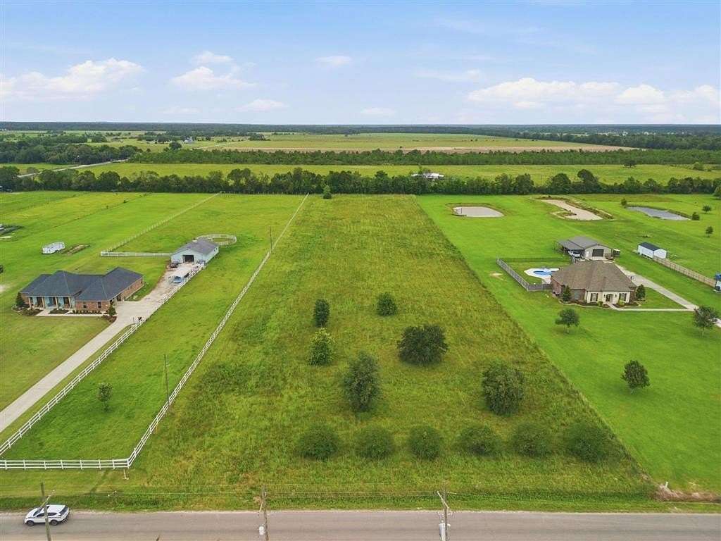 5 Acres of Residential Land for Sale in Iowa, Louisiana