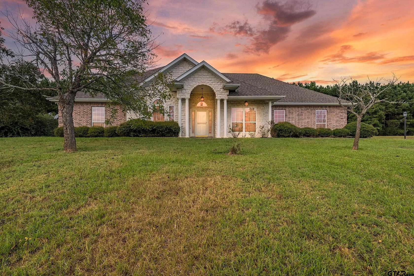 5 Acres of Land with Home for Sale in Jacksonville, Texas