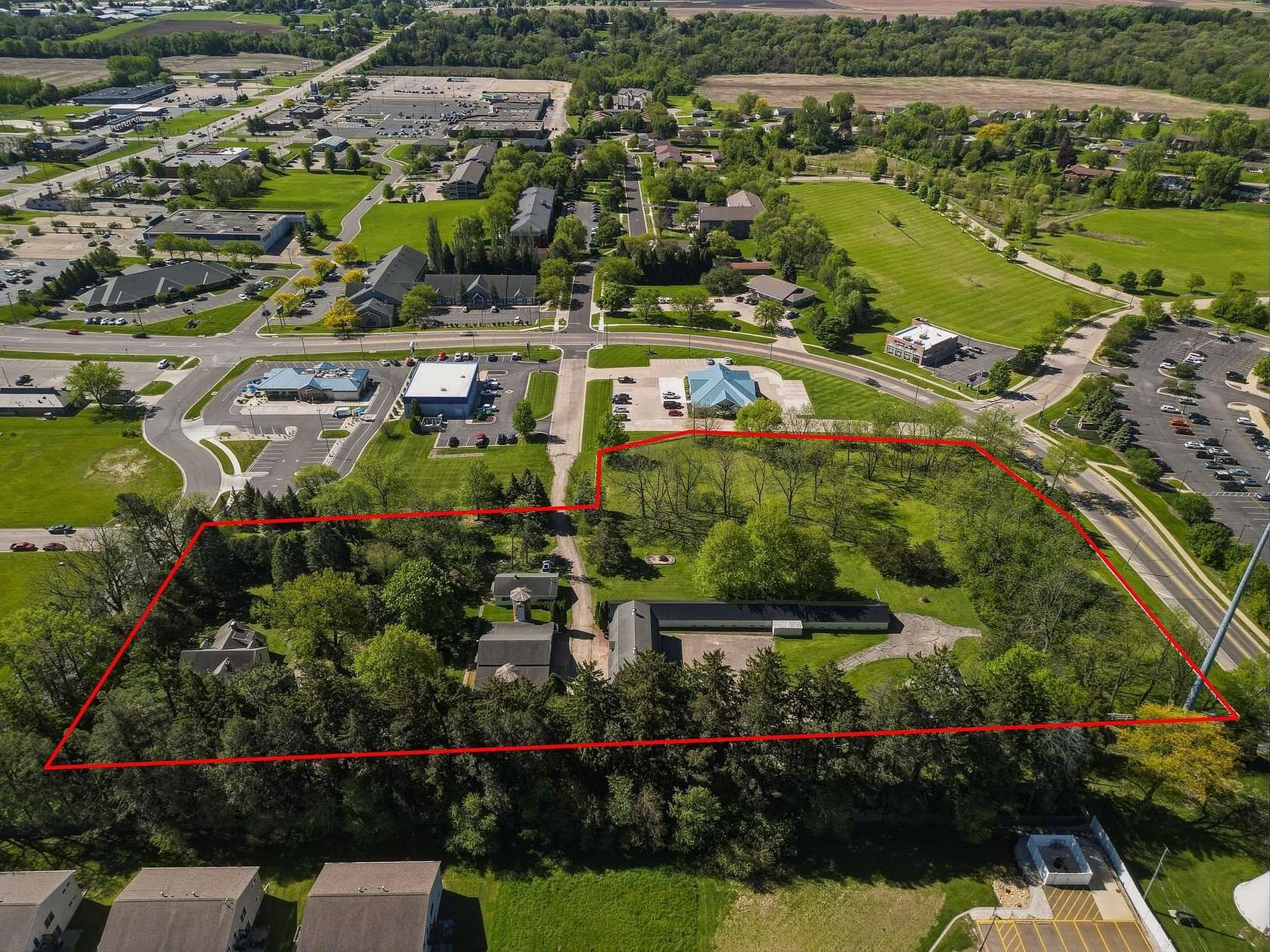 5.48 Acres of Improved Mixed-Use Land for Sale in Freeport, Illinois