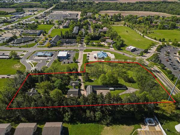 5.48 Acres of Improved Mixed-Use Land for Sale in Freeport, Illinois