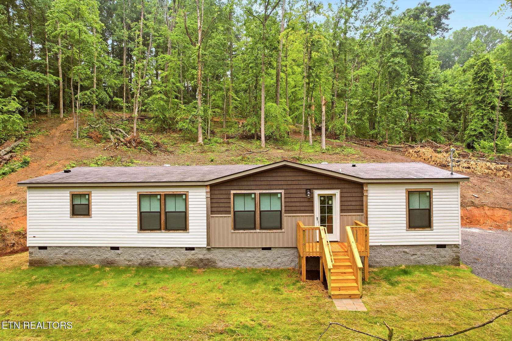 2.5 Acres of Land with Home for Sale in Clinton, Tennessee