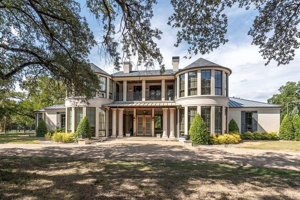 1.76 Acres of Land with Home for Lease in Dallas, Texas
