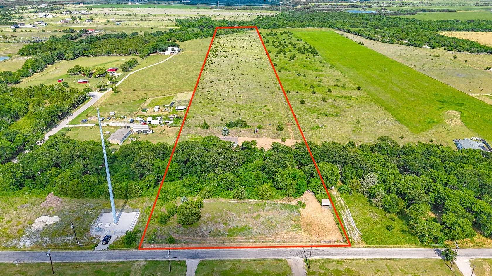 15 Acres of Land with Home for Sale in Waxahachie, Texas
