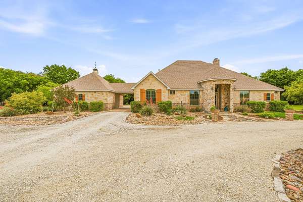 5.62 Acres of Land with Home for Sale in Glen Rose, Texas