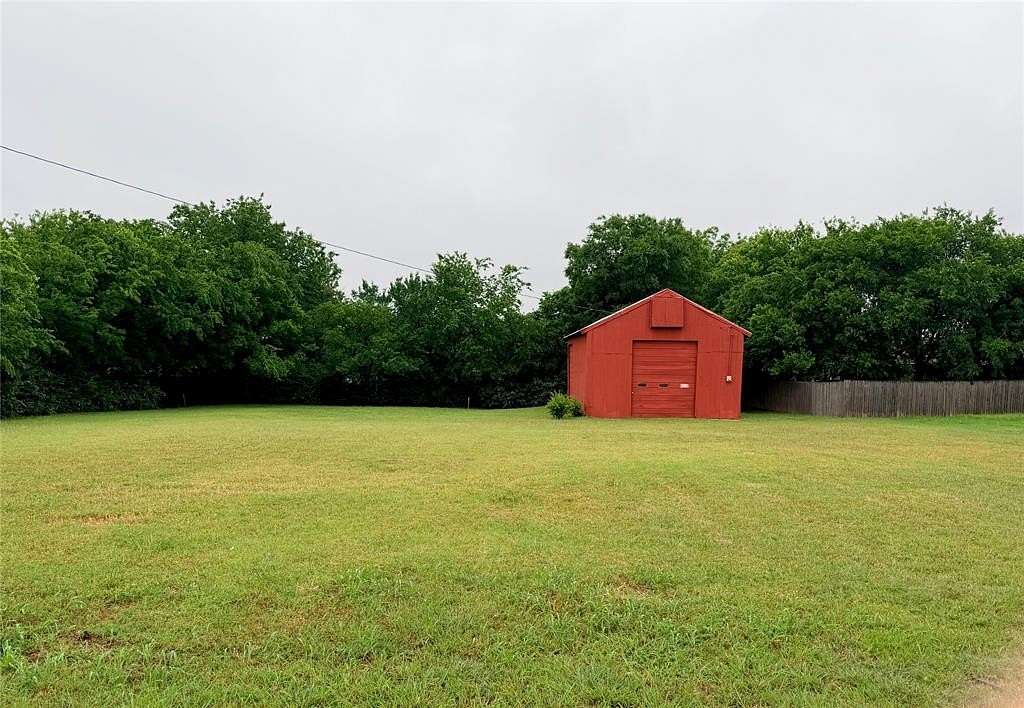 0.34 Acres of Mixed-Use Land for Sale in Bowie, Texas