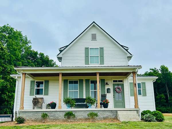 5 Acres of Land with Home for Sale in Springfield, Tennessee