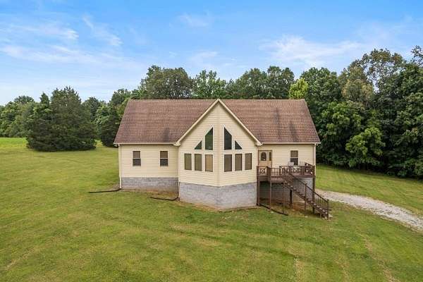19 Acres of Land with Home for Sale in Greenbrier, Tennessee