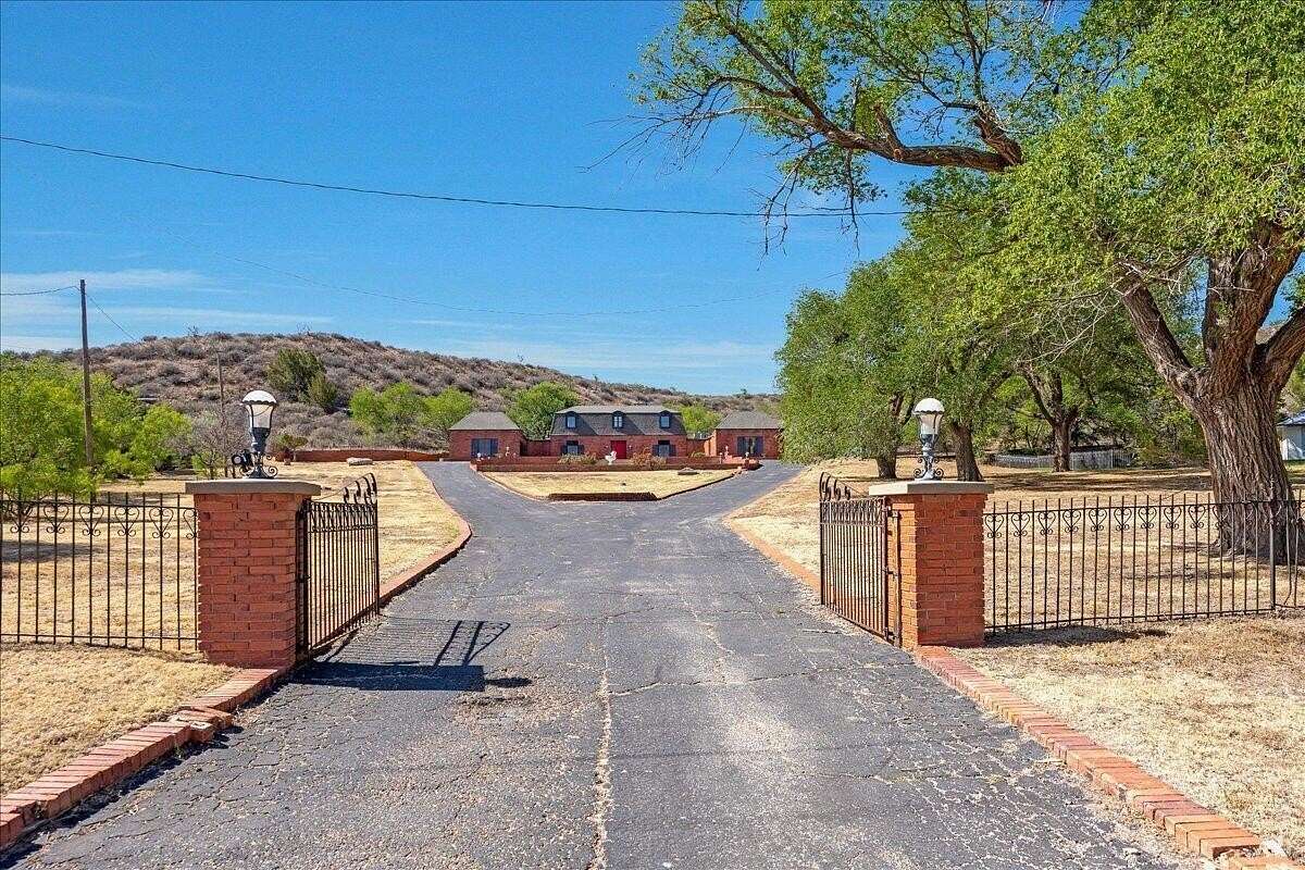 3.2 Acres of Land with Home for Sale in Amarillo, Texas